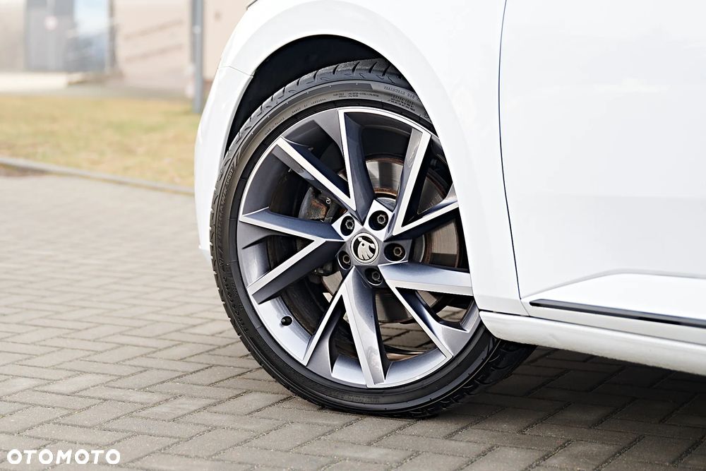 Skoda Superb 2.0 TDI DSG Sportline - 24