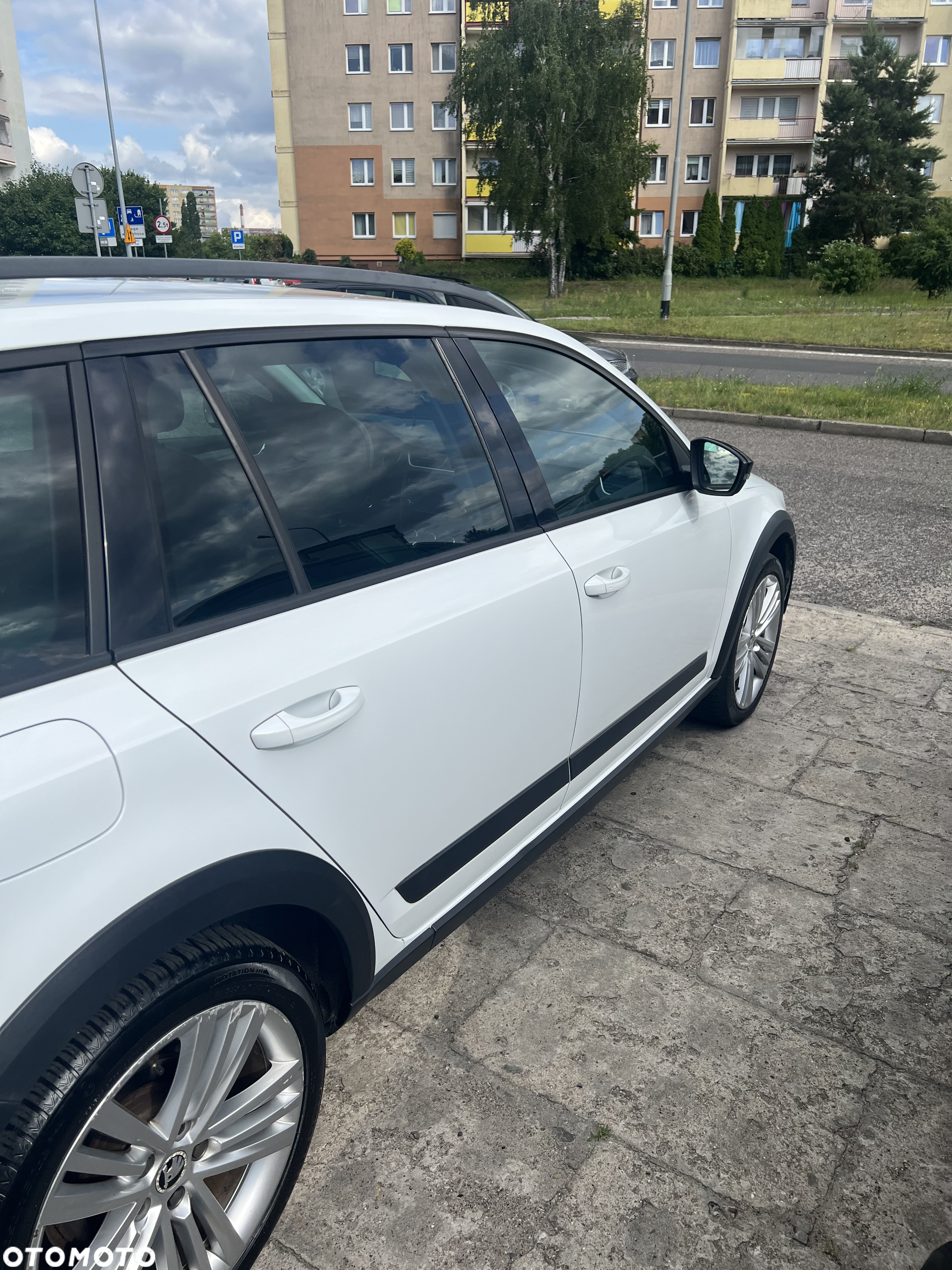 Skoda Octavia Scout 2.0 TDI 4x4 DSG - 11