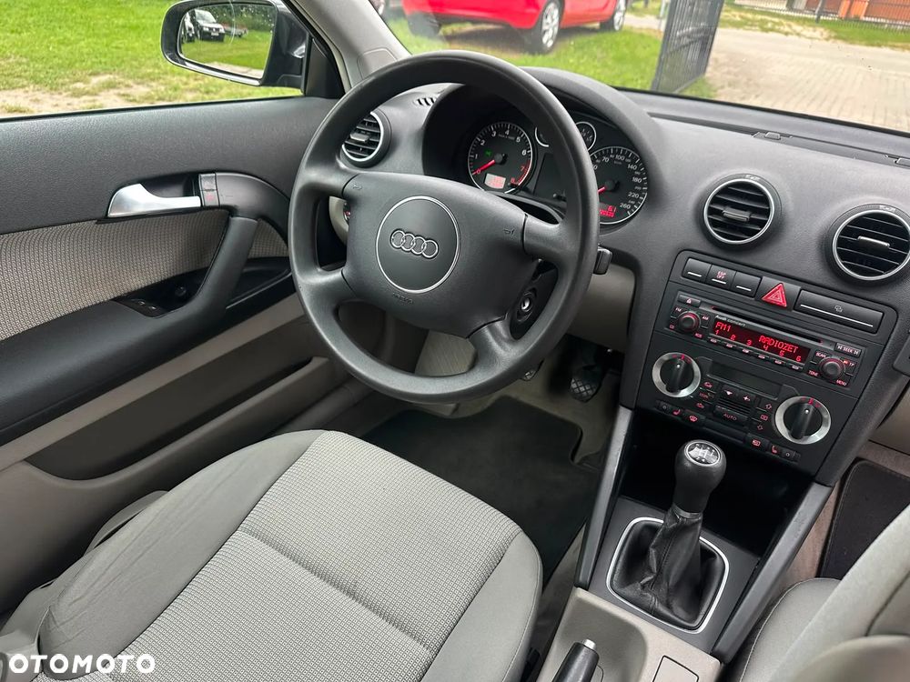 Audi A3 3-drzwiowe 1.6 Attraction - 23