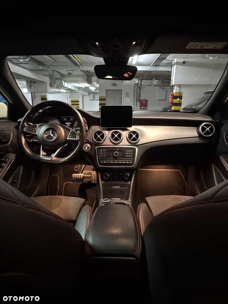 Mercedes-Benz GLA 250 4-Matic AMG Line - 24