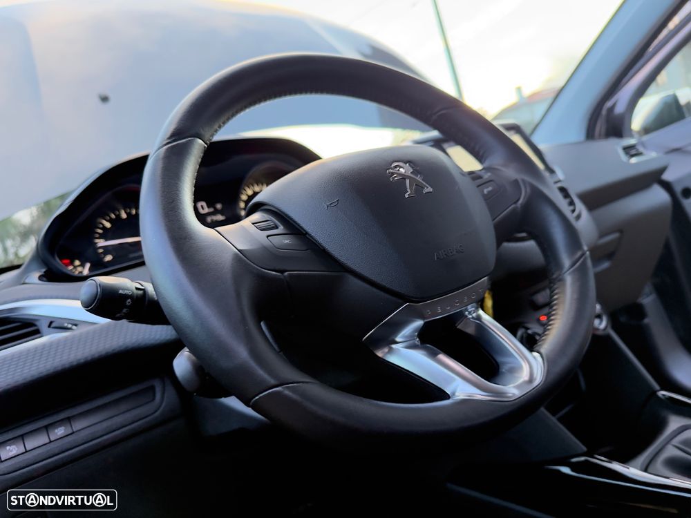 Peugeot 2008 1.5 BlueHDi Signature - 42