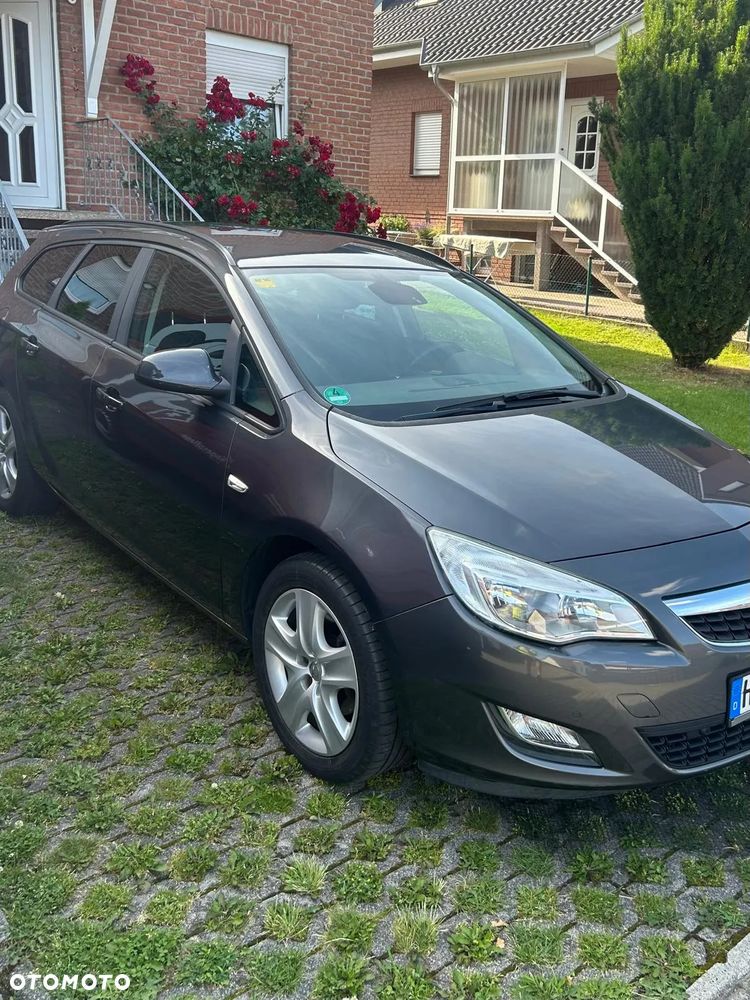 Opel Astra 1.6 Turbo Design Edition - 1
