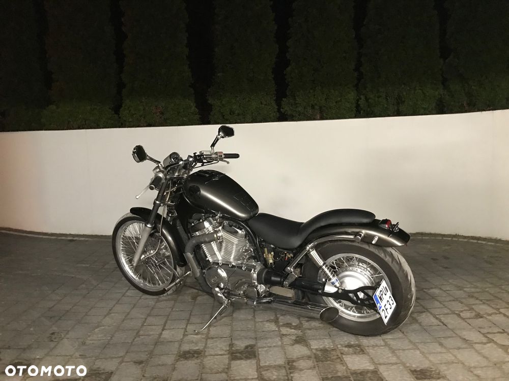 Suzuki Intruder - 13