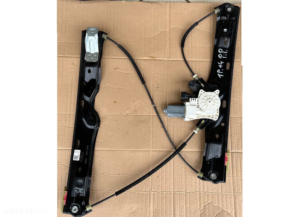 Podnośnik szyby przedni prawy FK72-23200 Land Rover Discovery Sport L550 - 1