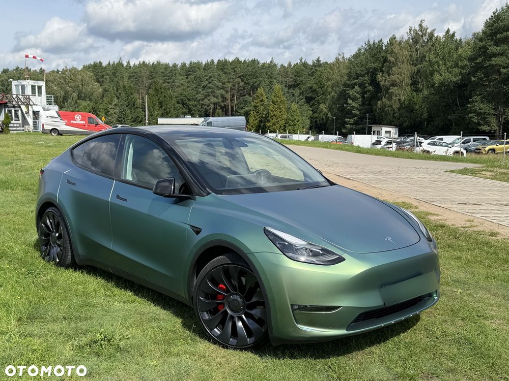 Tesla Model Y - 2