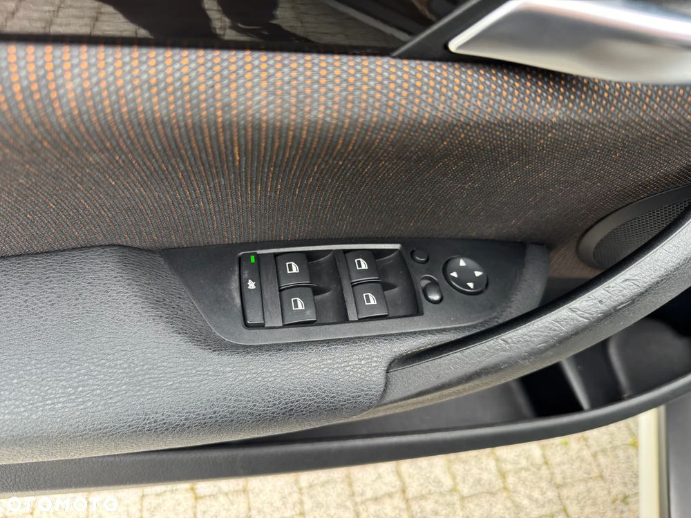 BMW X1 sDrive18d xLine - 29