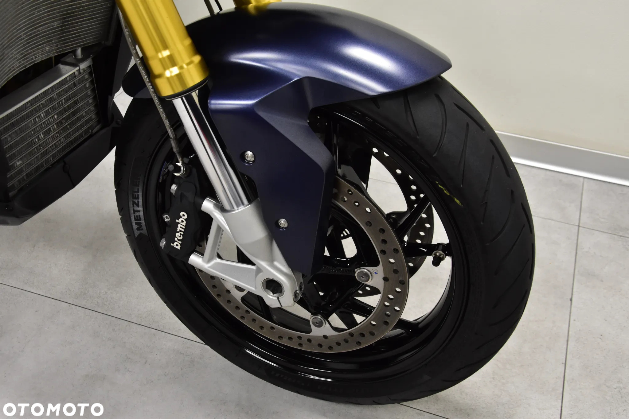 BMW XR - 24
