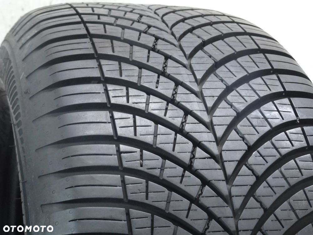 całoroczne 235/55R17 GOODYEAR VECTOR 4SEASONS G3 , 7,2mm B5427 - 2
