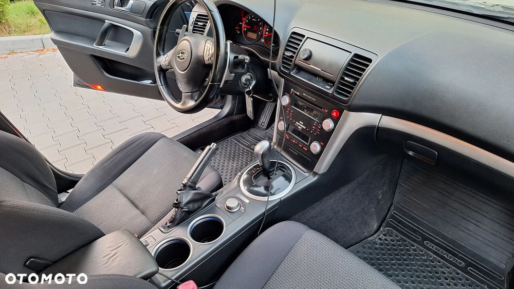 Subaru Legacy 3.0R - 28