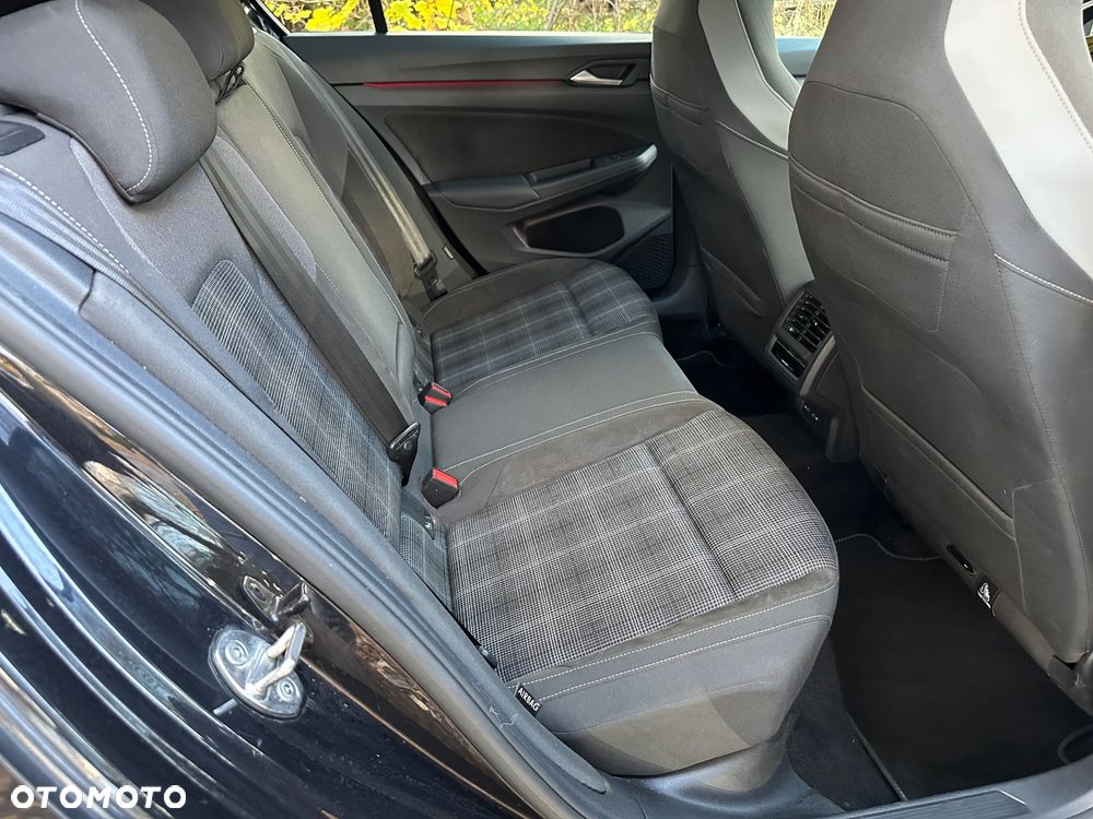 Volkswagen Golf - 11