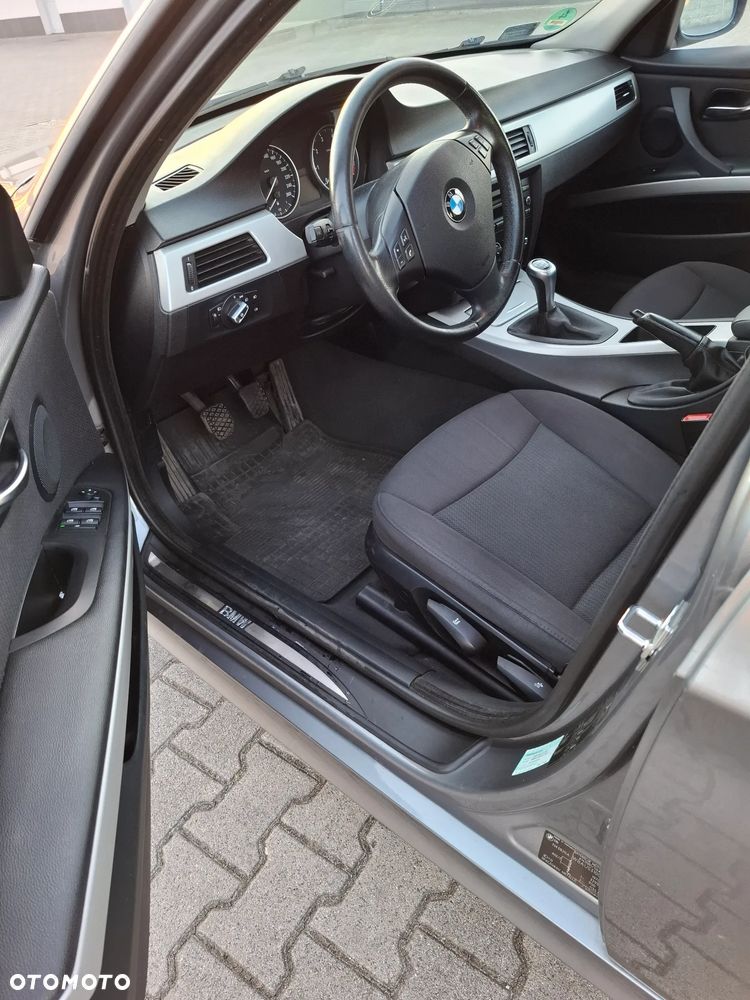 BMW Seria 3 318i - 13