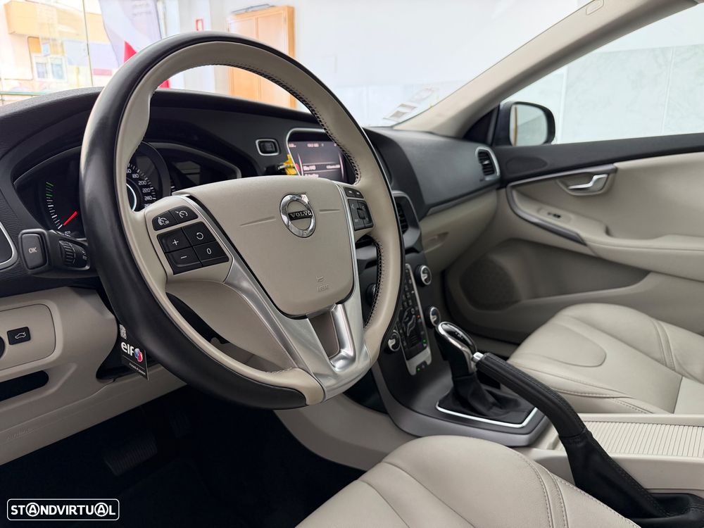 Volvo V40 2.0 D2 Momentum Geartronic - 32