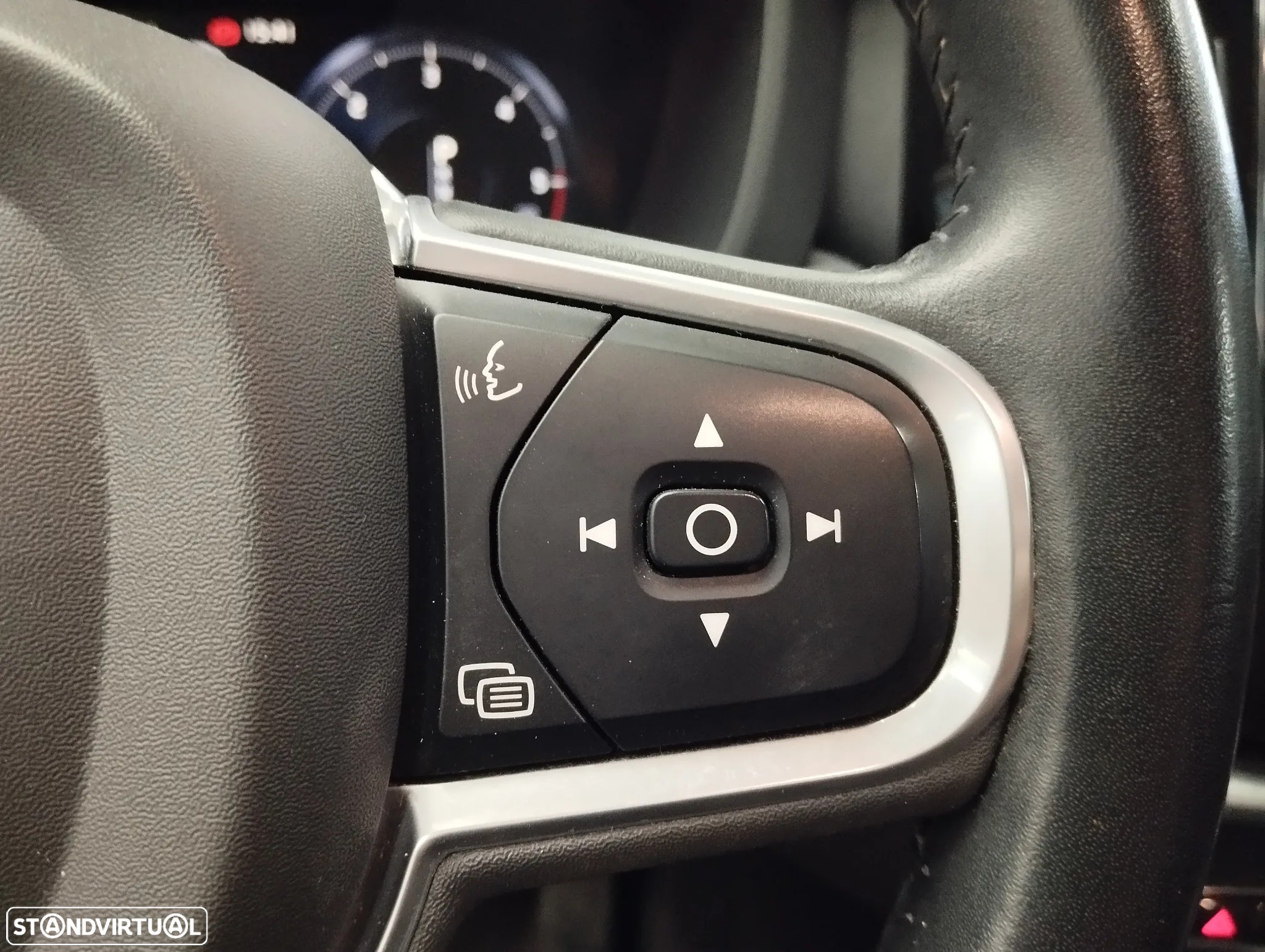 Volvo XC 60 2.0 D4 Momentum Plus Geartronic - 22