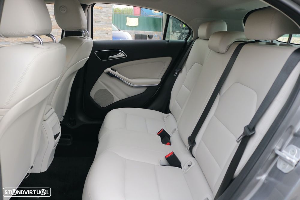 Mercedes-Benz A 250 BlueEfficiency Aut. - 12