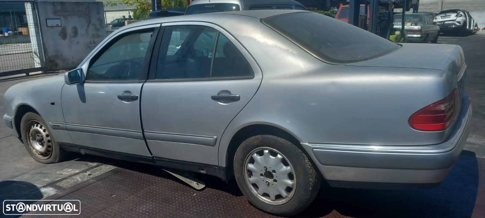Mercedes W210 E 220 D 2.2 Diesel de 1996 disponível para peças - 4