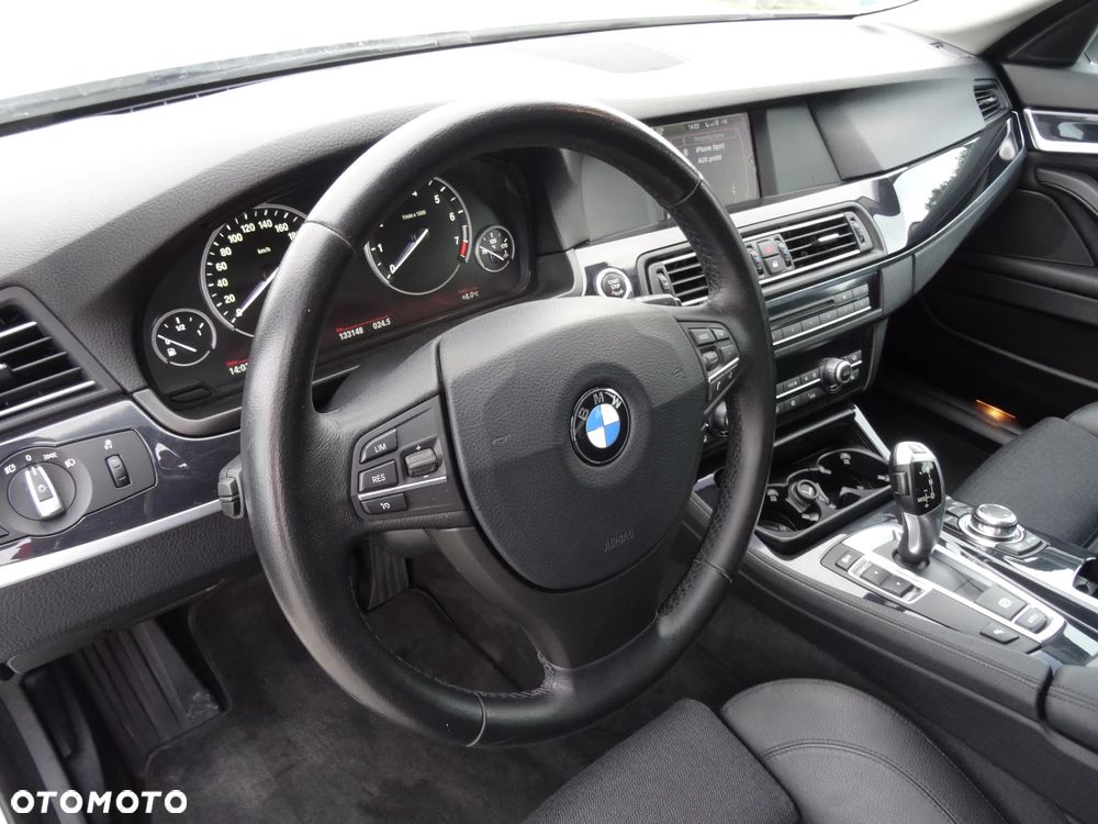 BMW Seria 5 520i Sport-Aut - 12