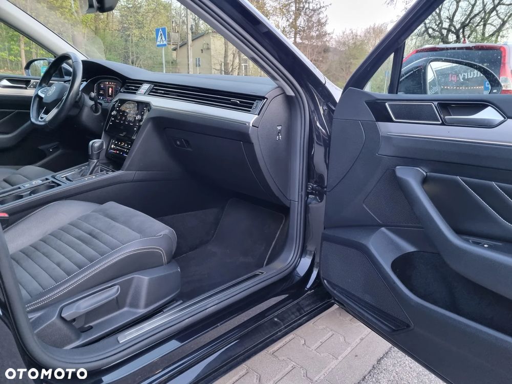 Volkswagen Passat Variant 2.0 TDI 4Mot Elegance DSG - 29
