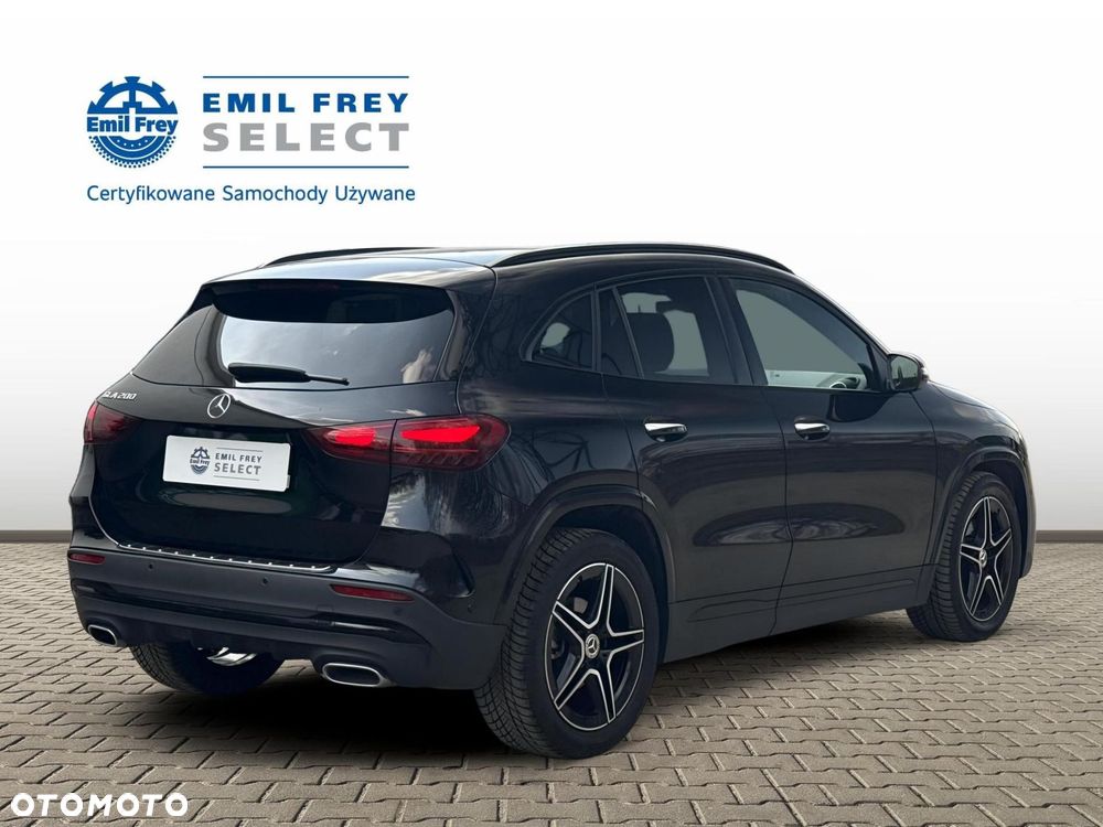 Mercedes-Benz GLA - 8