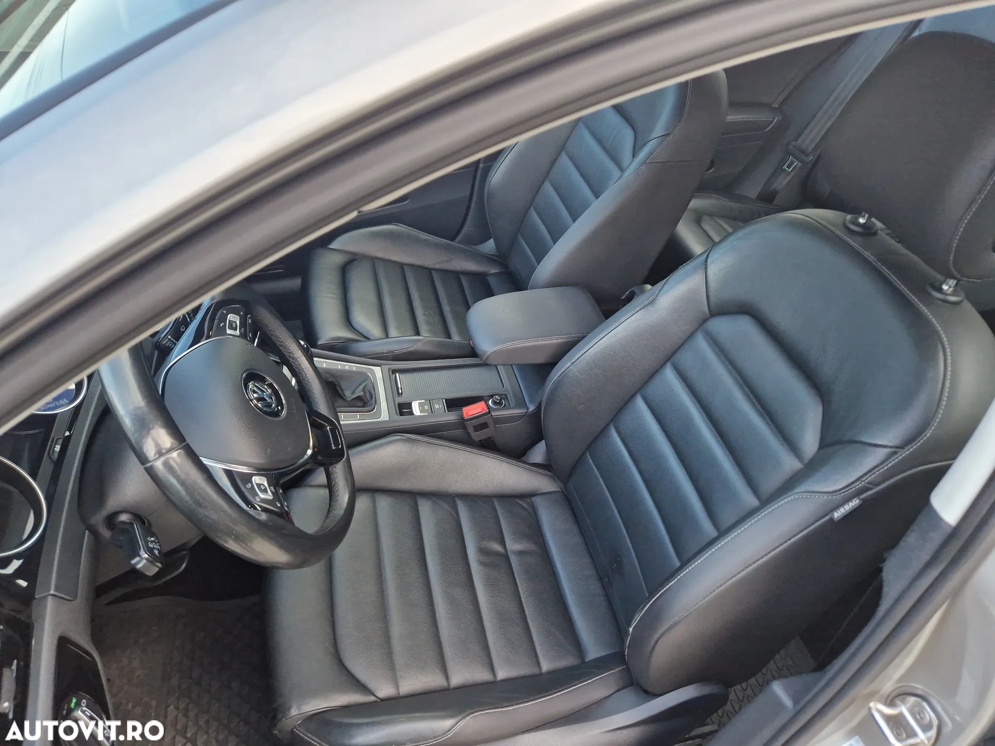 Volkswagen Golf 1.6 TDI DPF BlueMotion Technology Highline - 16