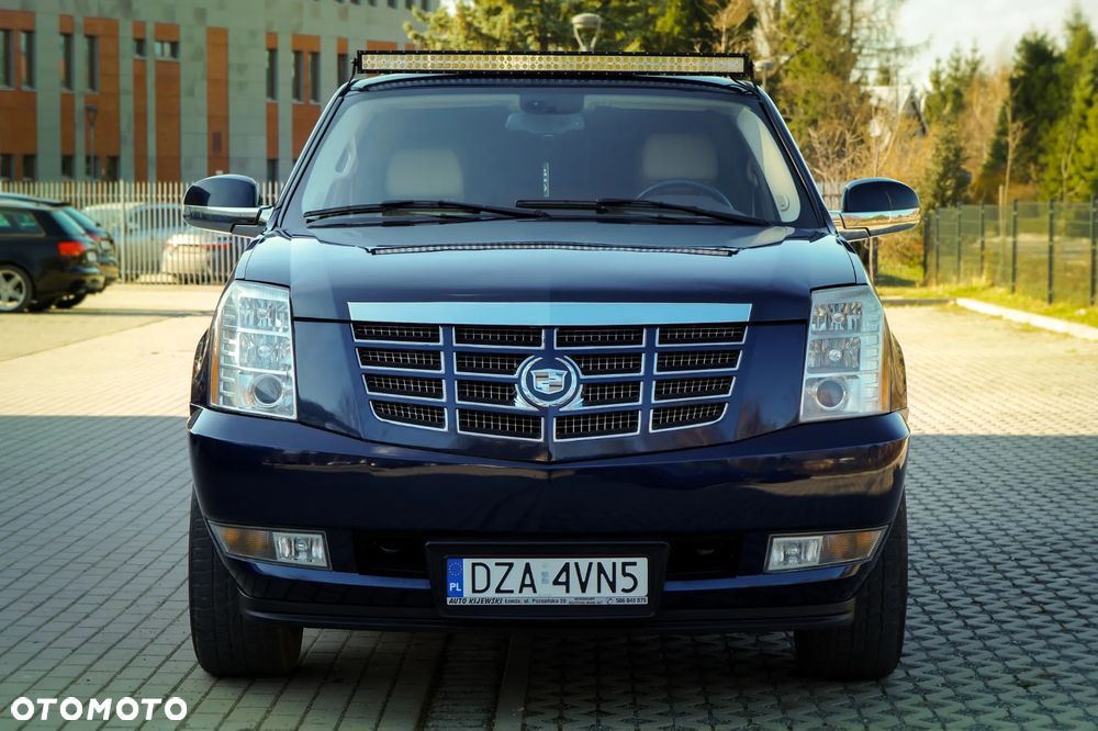 Cadillac Escalade - 4