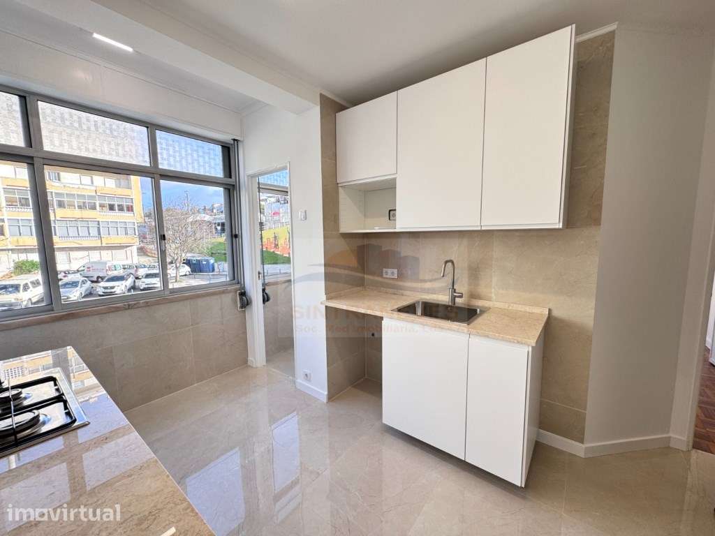 Excelente apartamento T3 Totalmente Remodelado com duas casas de banho - Grande imagem: 2/22
