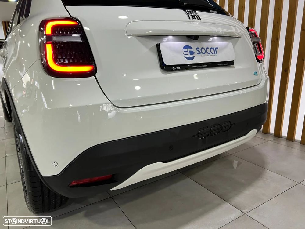 Fiat 600e 54 kWh (RED) - 9