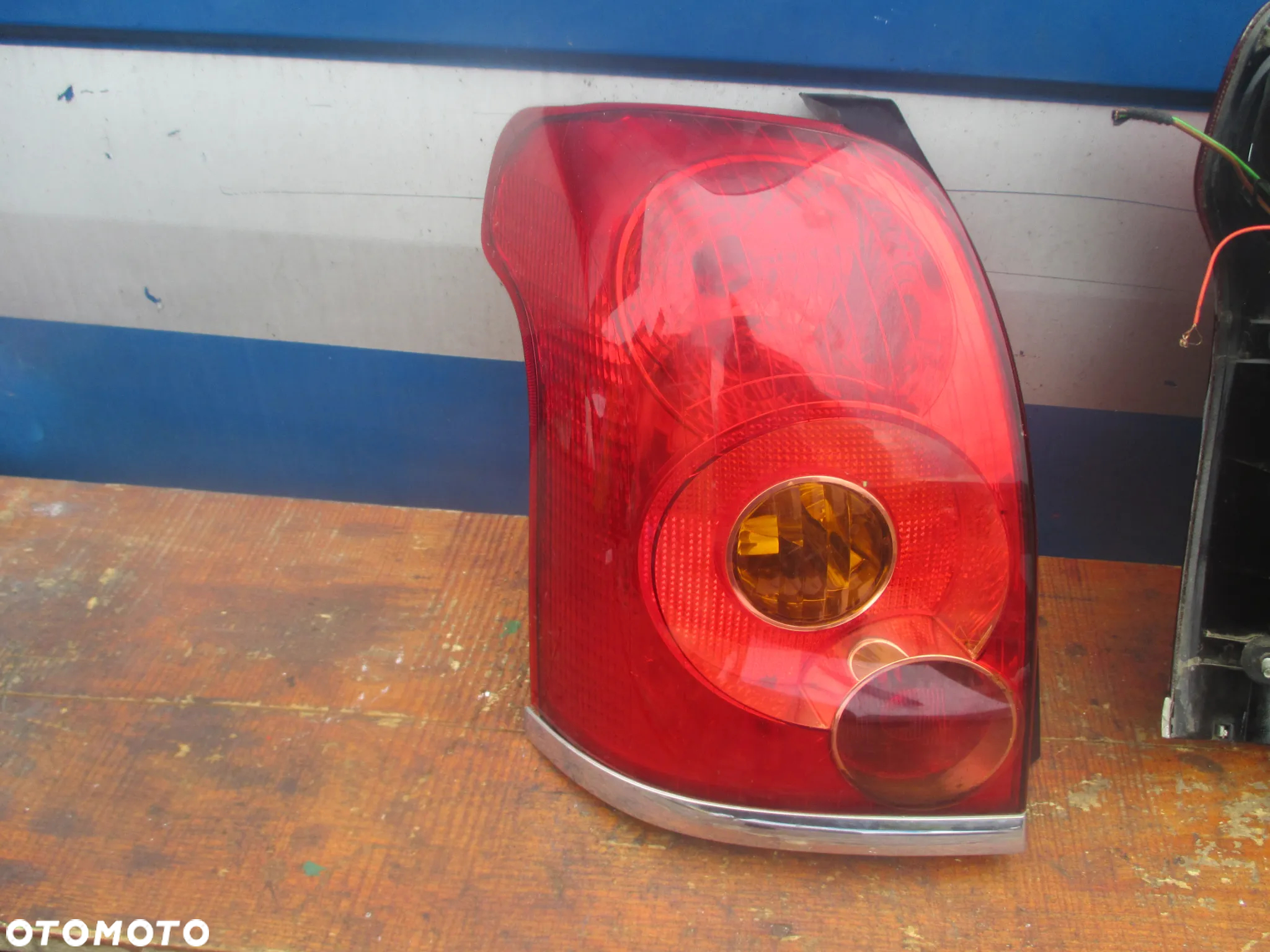 lampa prawa  tył Avensis T25 - 5