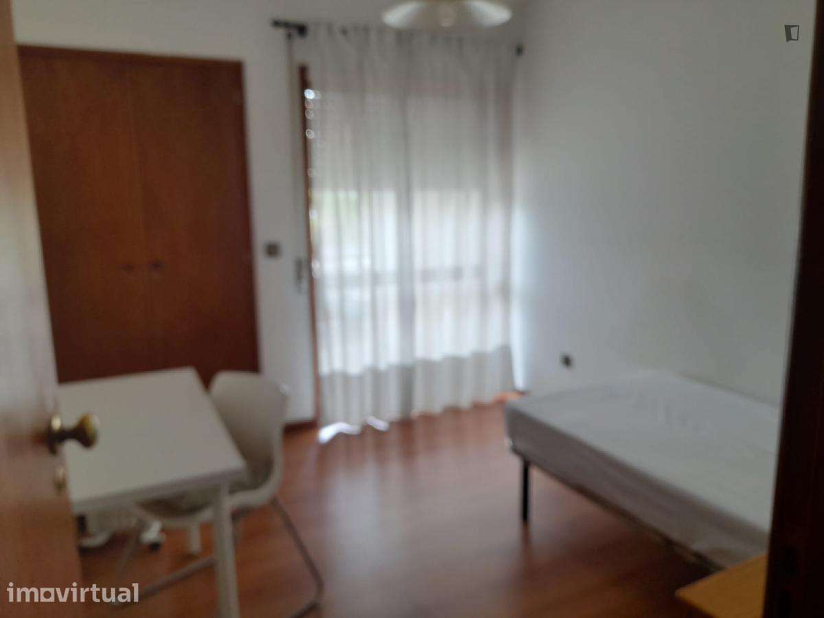 Quarto - localizado em Guimaraes - Grande imagem: 2/6