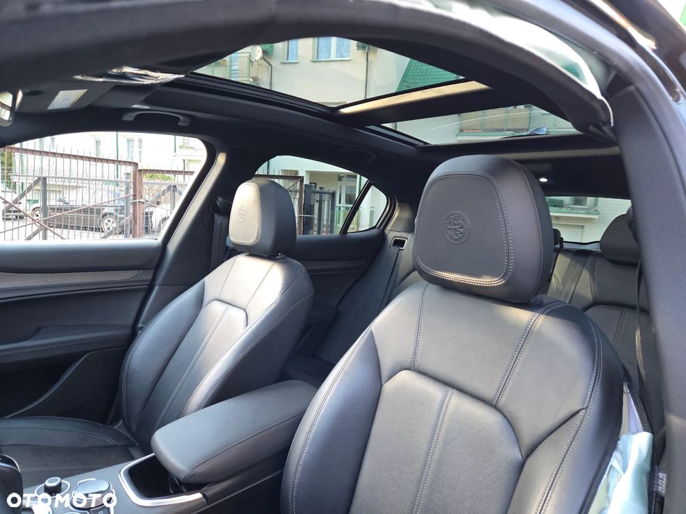 Alfa Romeo Stelvio 2.0 Turbo 16V AT8-Q4 Ti - 24