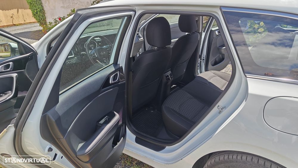 Kia Ceed SW 1.6 CRDi DCT Vision - 9