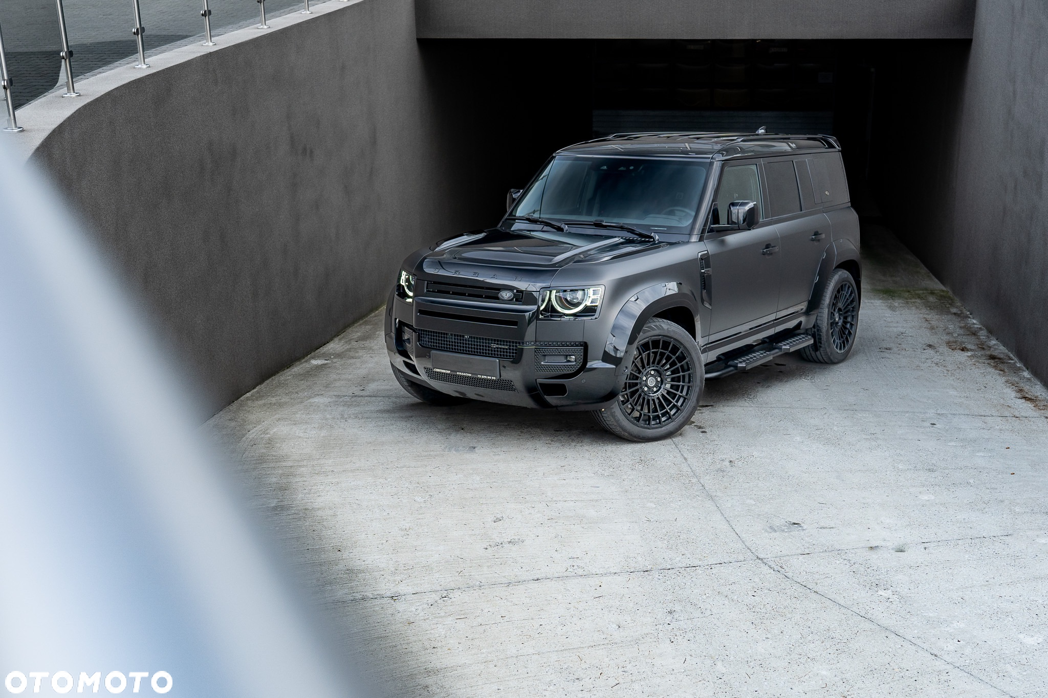 Land Rover Defender - 6