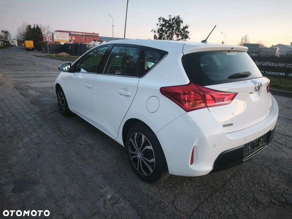Toyota Avensis - 4