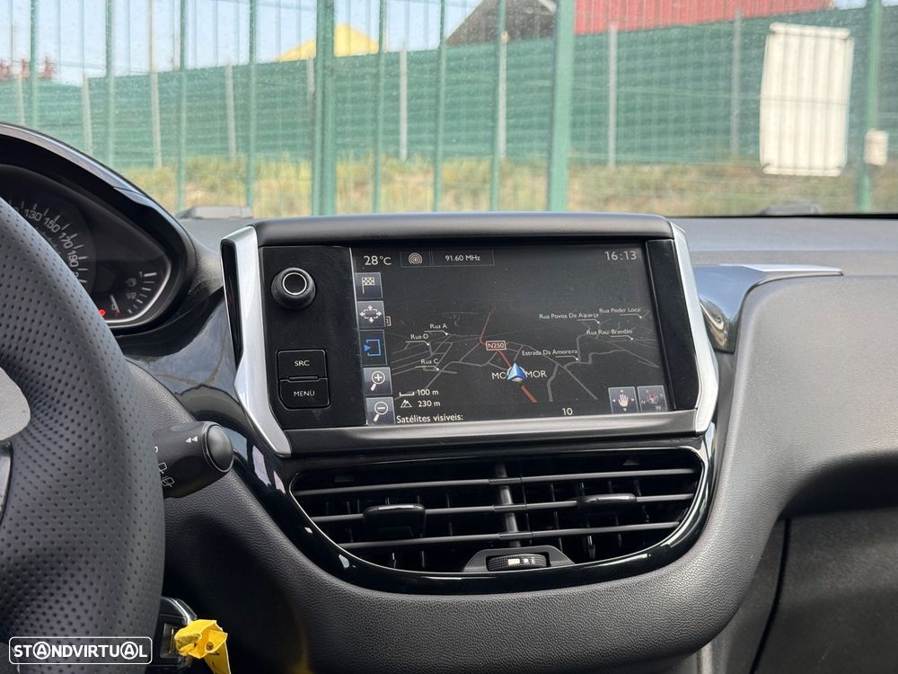 Peugeot 208 1.6 BlueHDi Style — fotografia 6
