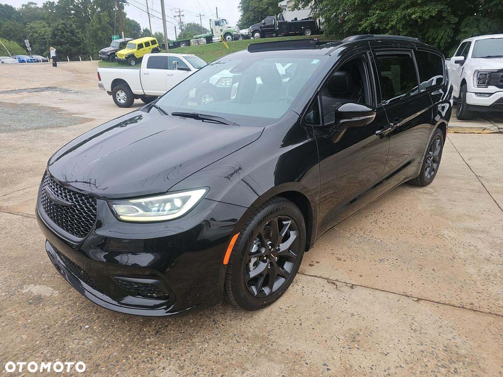 Chrysler Pacifica - 2