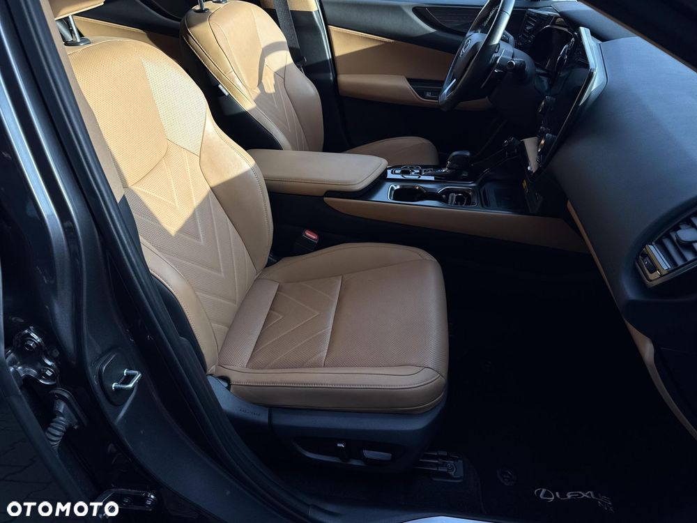 Lexus NX 350h Omotenashi AWD - 14
