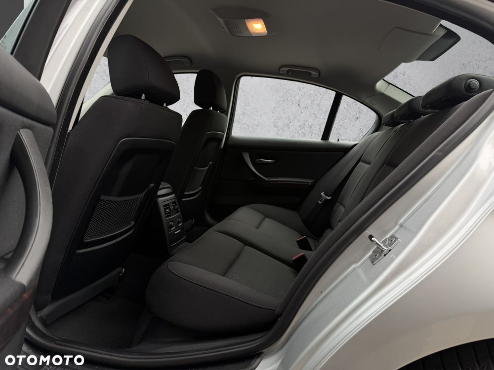 BMW Seria 3 320i Edition Exclusive - 15