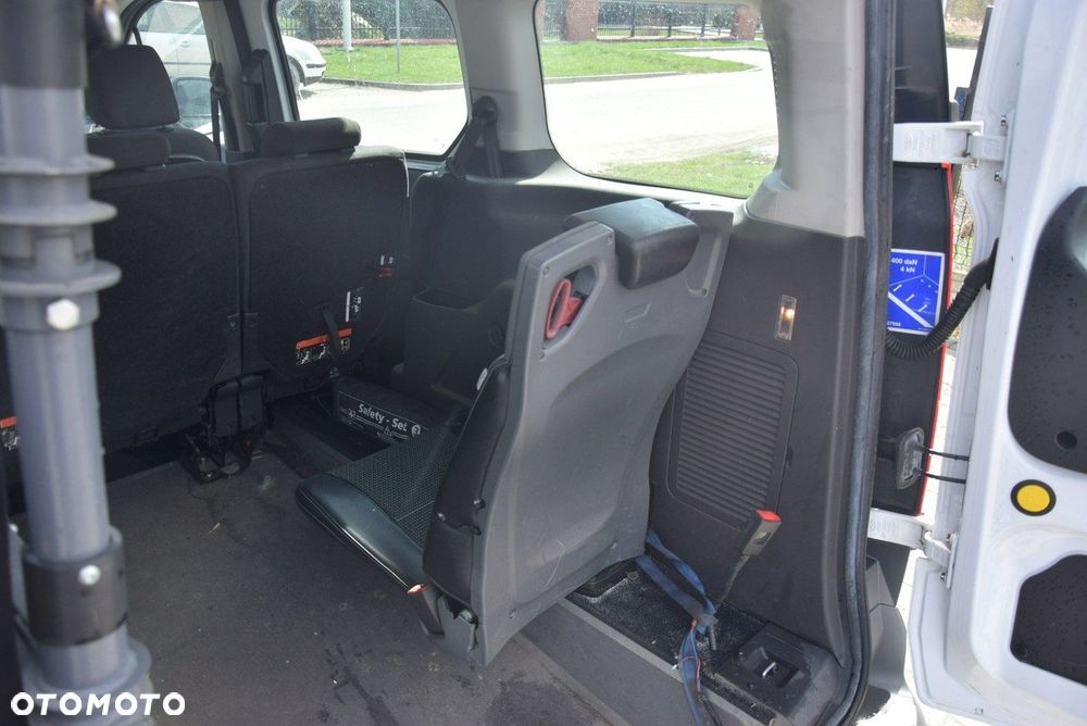 Ford Tourneo Connect Grand - 23