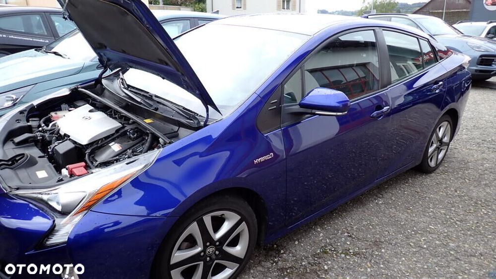 Toyota Prius 2017 photo 2