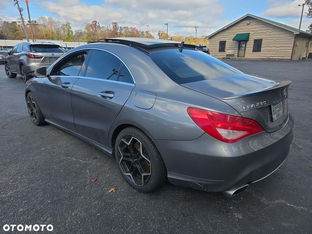 Mercedes-Benz CLA 250 4Matic 7G-DCT - 2