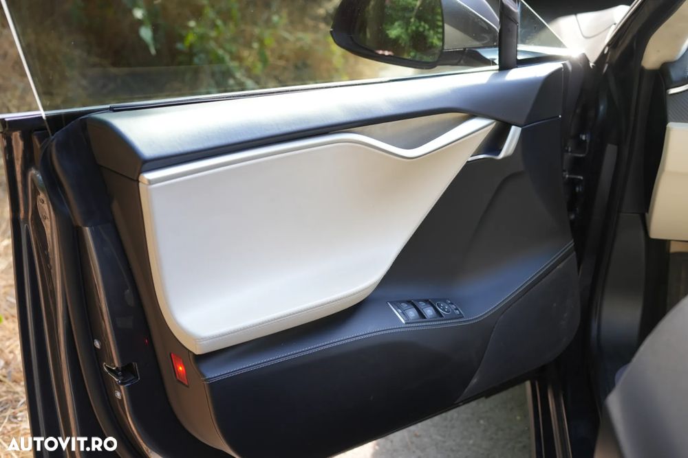Tesla Model S - 11