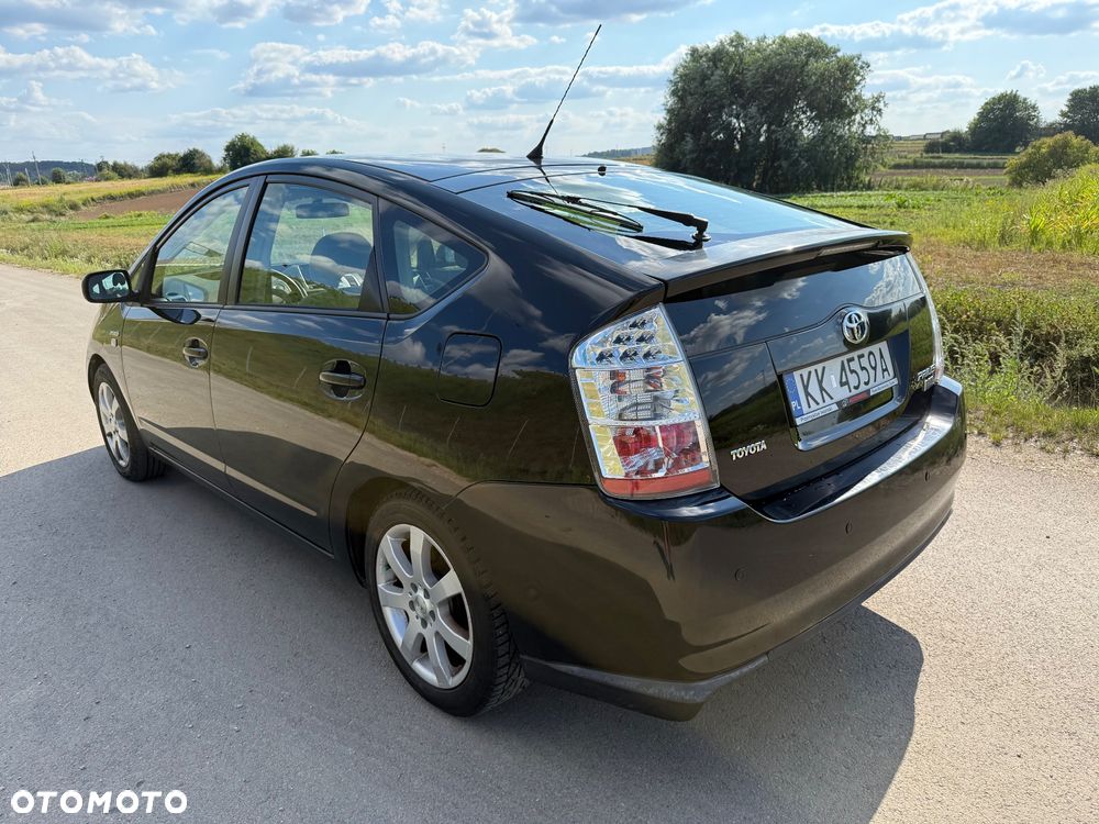 Toyota Prius - 4