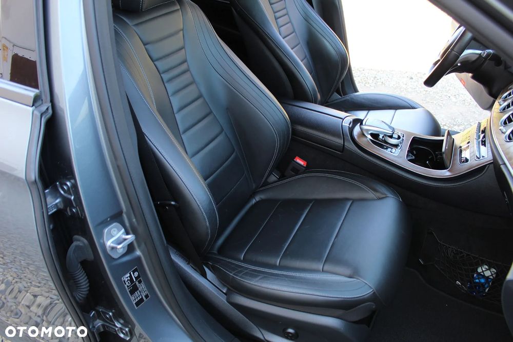 Mercedes-Benz Klasa E 400 4Matic 9G-TRONIC Exclusive - 29