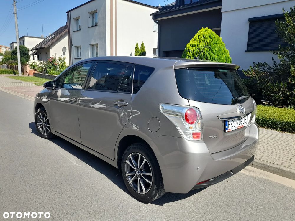 Toyota Verso 1.8 Premium - 4