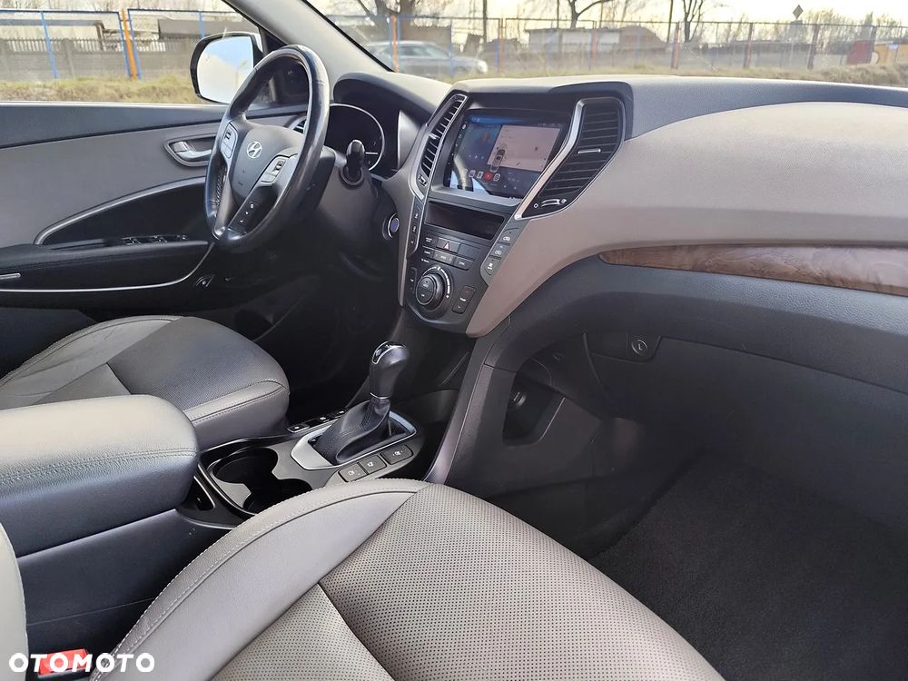 Hyundai Grand Santa Fe - 13