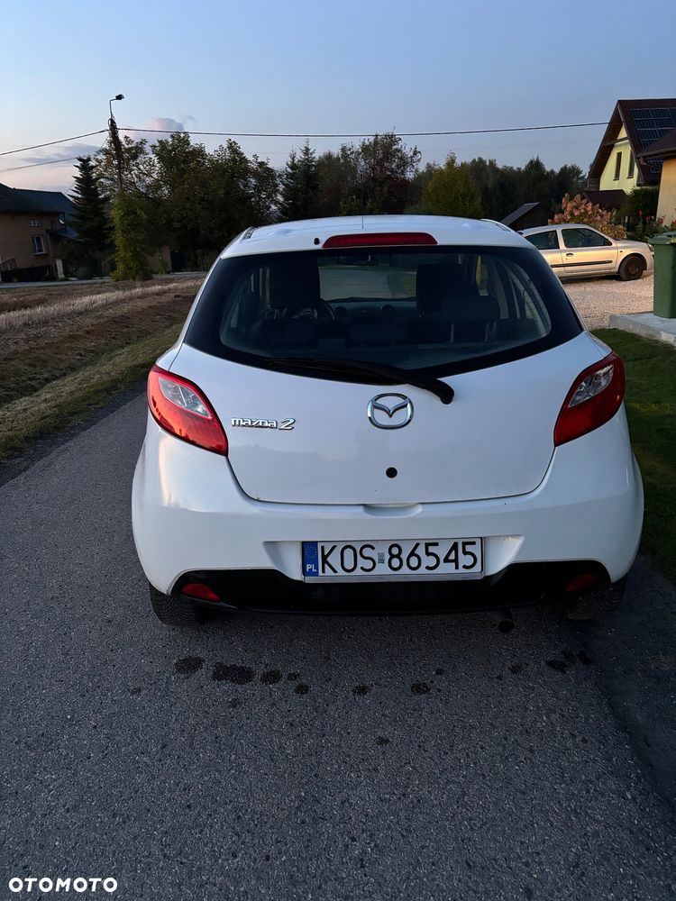Mazda 2 2009 photo 4