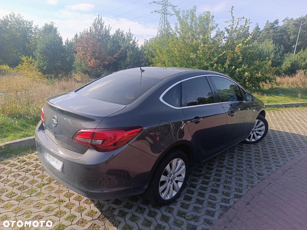 Opel Astra IV 1.6 Executive - 3