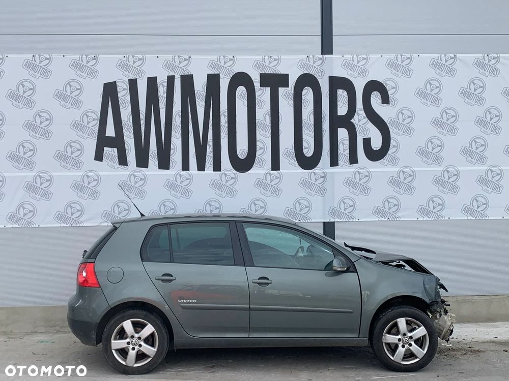 VW VOLKSWAGEN GOLF 5 2008 *SAMOCHÓD NA CZĘŚCI* 3002  MASKA, LAMPA, DRZWI, LUSTERKO, ZDERZAK, GRILL, BŁOTNIK, KLAPA, BELKA, DESKA, FOTELE, KANAPA, ĆWIARTKA, KIEROWNICA, TARCZE, ZACISKI, ZAWIESZENIE, KOMPLETNY PRZÓD, KOMPLETNY TYŁ, LICZNIK, ZEGARY, PRAWE LEWE PRZÓD TYŁ - 2