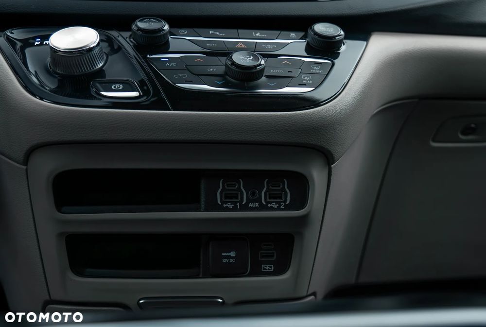 Chrysler Pacifica - 31