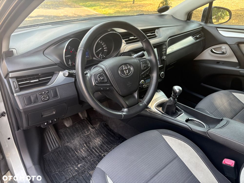 Toyota Avensis 1.8 Premium EU5 - 11
