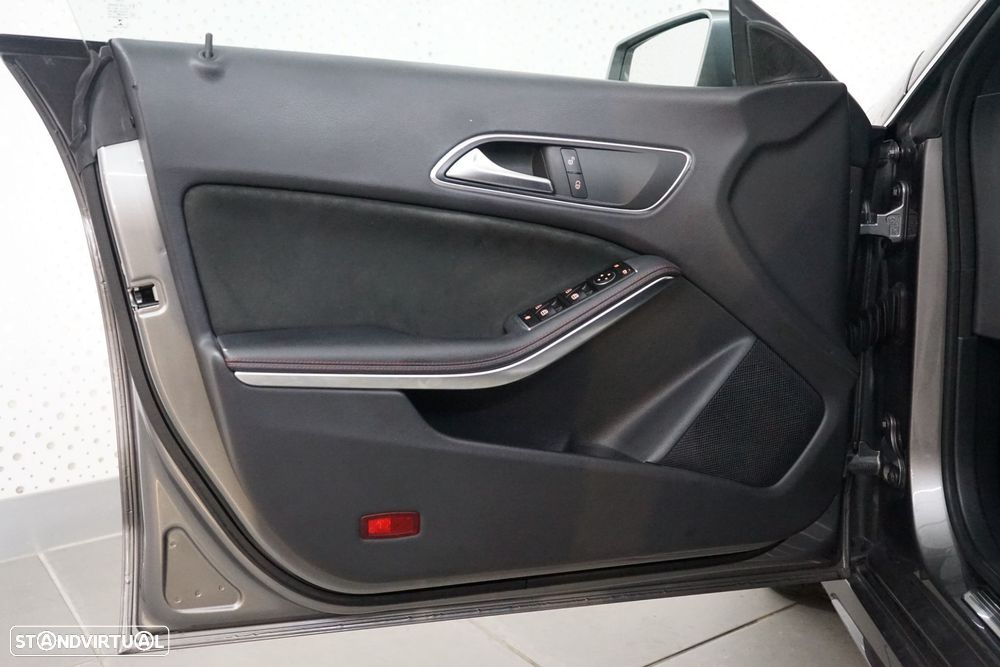 Mercedes-Benz CLA 220 - 12